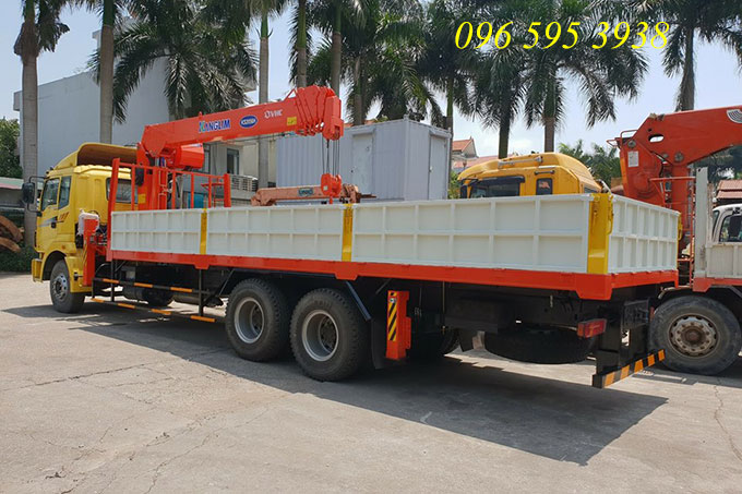xe tải thaco gắn cẩu 7 tấn kanglim ks2506