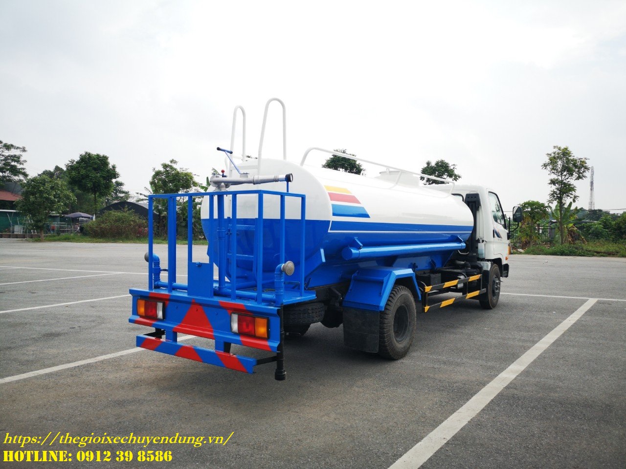 xe phun nước rửa đường hyundai 8 khối