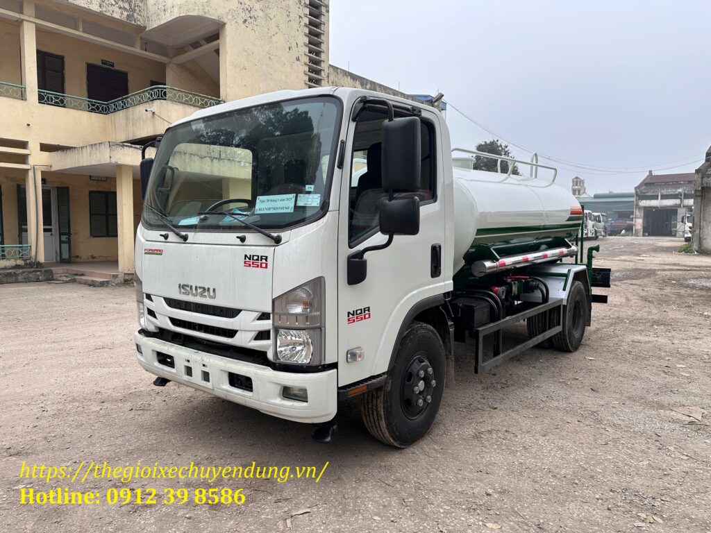 Xe Phun Nước Rửa Đường 5 Khối Isuzu NQR75HE5
