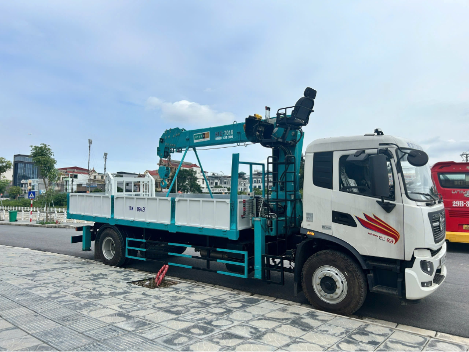 Xe tải cẩu 6 tấn