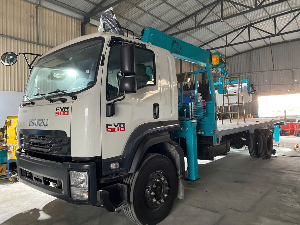Xe tải gắn cẩu 6 tấn Isuzu FRV34SE5