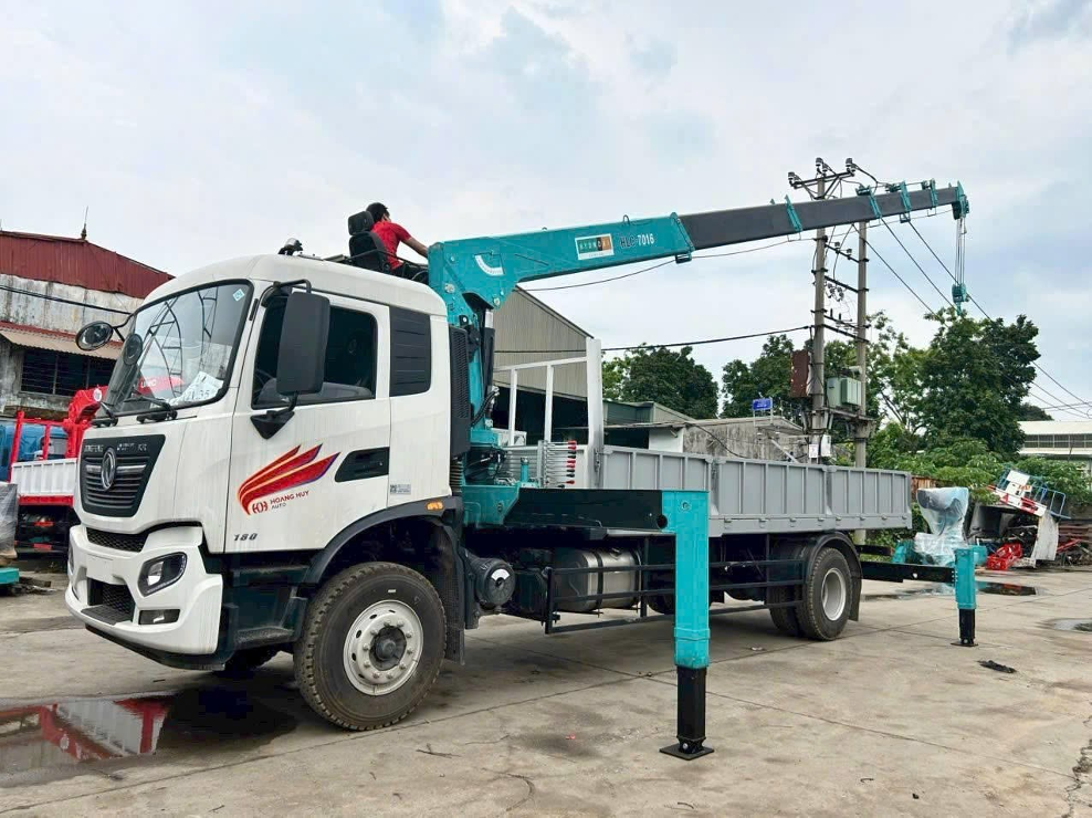 xe chuyen dung minh hai